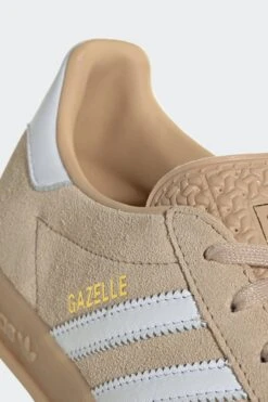 W GAZELLE INDOOR(Adidas Womens Gazelle Indoor_magic Beige Cloud White Gum) -Sporty Fashion 0001shoe 0009 IH5482 9 FOOTWEAR Photography DetailView2 transparent