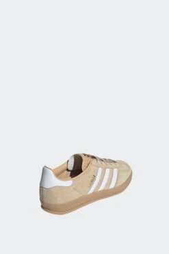 W GAZELLE INDOOR(Adidas Womens Gazelle Indoor_magic Beige Cloud White Gum) -Sporty Fashion 0001shoe 0011 IH5482 7 FOOTWEAR Photography BackLateralTopView transparent