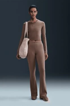 W NSW CHILL KNIT LEGGINGS(Nike Womens Nsw Chill Knit Fq2113_mink Brown Mink Brown) -Sporty Fashion 01 nike app 0029 AURORA FQ2113 233 PHSFMG01 2000