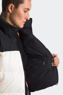 The North Face W RETRO NUPTSE(Northface Womens Retro Nuptse_white Dune Tnf Black) -Sporty Fashion 01 tnf 0010 NF0A3XEOROU MODELINT