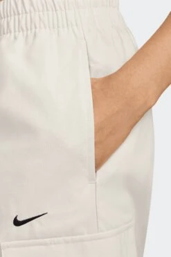 W NSW EVERYTHING WOVEN CARGO PANTS(Nike Womens Nsw Everything Wovens Fv7643_lt Orewood Brn Black) -Sporty Fashion 1nikeapparel 0027 AURORA FV7643 104 PHSYM003 2000