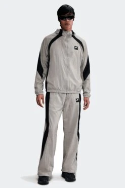 AIR WOVEN JACKET(Nike Mens Air Hj0634_college Grey Black Black) -Sporty Fashion APP 0011 AURORA HJ0634 008 PHSFM001 2000