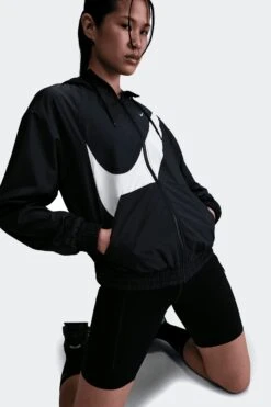 W NSW CLASSIC JACKET(Nike Womens Nsw Classic Hm8971_black White) -Sporty Fashion APP 0020 AURORA HM8971 010 PHSYM003 2000