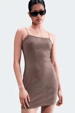 W NSW CHILL KNIT DRESS(Nike Womens Nsw Chill Knit Fn4157_mink Brown Mink Brown)
