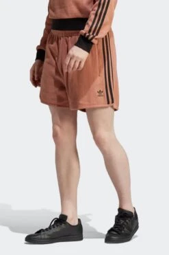 ADIDAS ADICOLOR WAFFLE SHORTS(Hs2082 Men Adicolor Classics Waffles Shorts)