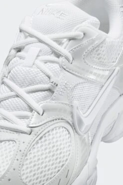 V5 RNR(Nike Mens V5 Rnr Hj5228_white White Black Metallic Silver) -Sporty Fashion REF 2 Recovered.jpeg 0004 AURORA HJ5228 101 PHSYD001 2000