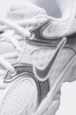 V5 RNR GS(Nike Big Kids V5 Rnr Hq6411_white Metallic Silver Pure Platinum) -Sporty Fashion REF 2 Recovered.jpeg 0007 AURORA HQ6411 103 PHSYD001 2000