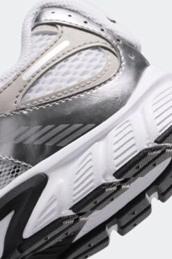 V5 RNR GS(Nike Big Kids V5 Rnr Hq6411_white Black Vast Grey College Grey) -Sporty Fashion REF 2 Recovered.jpeg 0008 AURORA HQ6411 100 PHSYD002 2000