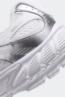 V5 RNR GS(Nike Big Kids V5 Rnr Hq6411_white Metallic Silver Pure Platinum) -Sporty Fashion REF 2 Recovered.jpeg 0011 AURORA HQ6411 103 PHSYD002 2000