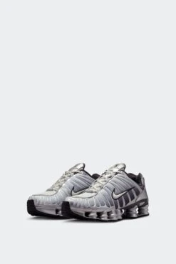 SHOX TL(Nike Mens Shox Tl Ih4466_metallic Silver Summit White Wolf Grey) 11 SHOX TL(Nike Mens Shox Tl Ih4466_metallic Silver Summit White Wolf Grey) -Sporty Fashion REF 2 Recovered.jpeg 0027 AURORA IH4466 095 PHCFH001 2000