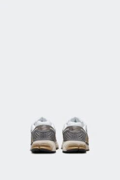 ZOOM VOMERO 5(Nike Mens Zoom Vomero 5 Fj4151_mtlc Pewter Medium Ash Parachute Beige) 12 ZOOM VOMERO 5(Nike Mens Zoom Vomero 5 Fj4151_mtlc Pewter Medium Ash Parachute Beige) -Sporty Fashion REF 2 Recovered 0124 AURORA FJ4151 006 PHCBH000 2000