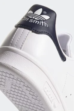 STAN SMITH(Adidas Mens Stan Smith 2_core White Core White Dark Blue) -Sporty Fashion REF 2 0001 M20325 6 FOOTWEAR Photography DetailView1 white