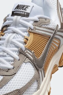 VOMERO 5 GS(Nike Big Kids Vomero 5 Hf6998_mtlc Pewter Medium Ash Parachute Beige) -Sporty Fashion REF 2 0002 AURORA HF6998 004 PHSYD001 2000