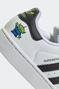 TOY STORY SUPERSTAR II PS(Adidas Little Kids Adidas Toy Story Superstar Ii_cloud White Core Black Semi Solar Green) -Sporty Fashion REF 2 0005 JI0091 8 FOOTWEAR Photography DetailView1 transparent