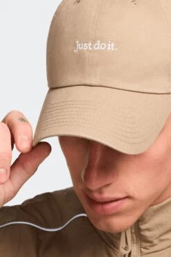 JDI CAP(Nike Equipment Club Fb5370_khaki White) -Sporty Fashion REF 2 0009 AURORA FB5370 247 PHSYM004 2000 1