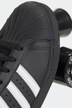 W SUPERSTAR 82 SKATE(Adidas Womens Superstar 82 Skate_cblack Ftwwht Silvmt) -Sporty Fashion REF 2 0009 JI3535 8 FOOTWEAR Photography DetailView1 transparent