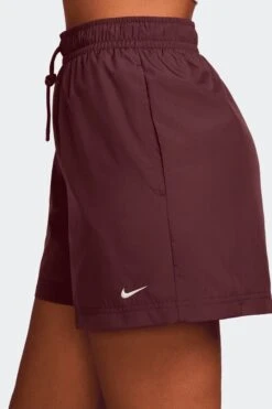 W NSW CLASSIC WOVEN SHORTS(Nike Womens Nsw Classic Wovens Fv7557_burgundy Crush Sail) -Sporty Fashion REF 2 0015 AURORA FV7557 652 PHSYM001 2000 1