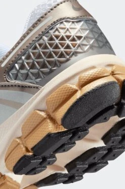 VOMERO 5 GS(Nike Big Kids Vomero 5 Hf6998_mtlc Pewter Medium Ash Parachute Beige) -Sporty Fashion REF 2 0018 AURORA HF6998 004 PHSYD002 2000