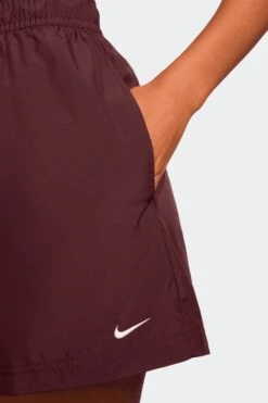 W NSW CLASSIC WOVEN SHORTS(Nike Womens Nsw Classic Wovens Fv7557_burgundy Crush Sail) -Sporty Fashion REF 2 0025 AURORA FV7557 652 PHSYM002 2000 1