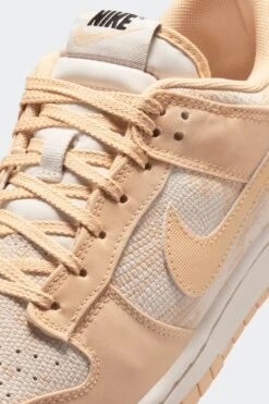 W DUNK LOW(Nike Womens Dunk Low Hj5777_lt Orewood Brn Sesame University Red) -Sporty Fashion REF 2 0035 AURORA HJ5777 101 PHSYD001 2000