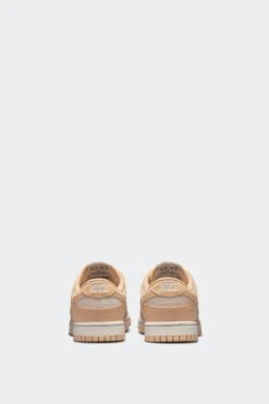 W DUNK LOW(Nike Womens Dunk Low Hj5777_lt Orewood Brn Sesame University Red) -Sporty Fashion REF 2 0043 AURORA HJ5777 101 PHCBH000 2000