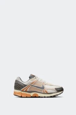 ZOOM VOMERO 5(Nike Mens Zoom Vomero 5 Ib7469_phantom Flat Pewter Copper Moon)
