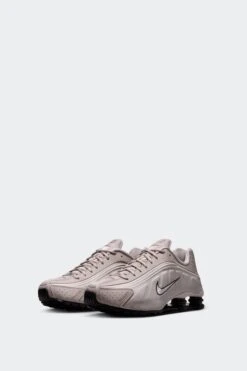 SHOX R4(Nike Mens Shox R4 Ih0265_college Grey Black University Red) -Sporty Fashion REF 2 0185 AURORA IH0265 009 PHCFH001 2000