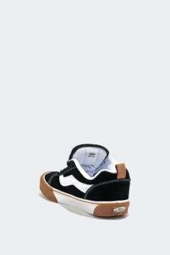 KNU SKOOL(Vans Unisex Knu Skool_gum Bumper Black) -Sporty Fashion Untitled 1 Recovered 0002 Layer9 1e354832 5ee5 4915 9de5 dae5b11fef9f