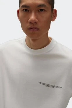 Y-3 LOGO TEE(Adidas Mens Y3 Logo Longsleeve Tee_white) -Sporty Fashion Untitled 1 Recovered 0008 JE9279 10 APPAREL OnModel DetailView2 transparent