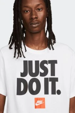 NSW TEE(Nike Mens Nsw Tee_white) -Sporty Fashion Untitled 1 0002 Layer3 9a836bdf f1e6 495f 9915 1532fc0dd6dc