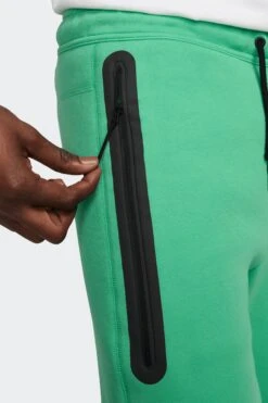 NSW TECH FLEECE JOGGERS(Nike Mens Tech Fleece Joggers_spring Green Black) -Sporty Fashion Untitled 1 0004 AURORA FB8002 363 PHSYM003 2000