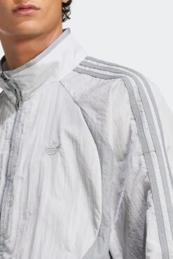 2000 TRACK TOP(Adidas Mens 2000 Track Top_gretwo Grethr) -Sporty Fashion Untitled 2 0001 JP1138 7 APPAREL OnModel DetailView2 transparent