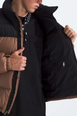 The North Face RETRO NUPTSE(Northface Mens Retro Nuptse_latte Tnf Black) -Sporty Fashion Untitled 2 0001 NF0A3C8D58W MODELINT