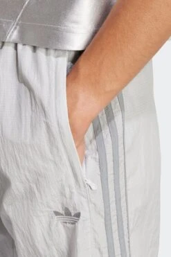 2000 TRACK PANTS(Adidas Mens 2000 Track Pants_gretwo Grethr) -Sporty Fashion Untitled 2 0007 JP1135 6 APPAREL OnModel DetailView1 transparent