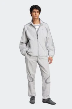 2000 TRACK PANTS(Adidas Mens 2000 Track Pants_gretwo Grethr) -Sporty Fashion Untitled 2 0008 JP1135 5 APPAREL OnModel WalkingView transparent