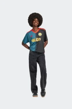 W LA GALAXY JERSEY(Adidas Womens La Galaxy Jersey_black Viridian) -Sporty Fashion aaaadidas 0003 IM5466 7 APPAREL OnModel WalkingView transparent