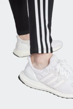 W 3 STRIPE LEGGING(Adidas Womens Fi 3s Legging_black) -Sporty Fashion adidas pants 0013 IP1570 7 APPAREL OnModel DetailView2 transparent