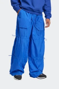 W MOON BOOT PARACHUTE PANTS(Adidas Womens Moon Boot Parachute Pants_blue) -Sporty Fashion adidasxmoonboot 0006 IY8047 5 APPAREL OnModel WalkingView transparent