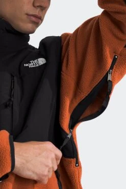 The North Face RETRO DENALI(Northface Mens Retro Denali_tnf Earthen Copper Tnf Black) -Sporty Fashion denali 0002 Screenshot 2024 10 09 at 1.53.41 PM