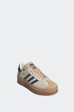 W GAZELLE BOLD(Adidas Womens Gazelle Bold_cream White Night Indigo Magic Beige) -Sporty Fashion gazelle 0004 JQ5126 6 FOOTWEAR Photography FrontLateralTopView transparent
