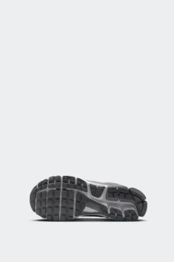 ZOOM VOMERO 5(Nike Mens Zoom Vomero 5 Hf1553_cool Grey White Wolf Grey) -Sporty Fashion nike 0003 AURORA HF1553 003 PHSUH000 2000