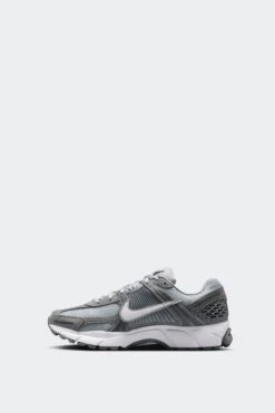 ZOOM VOMERO 5(Nike Mens Zoom Vomero 5 Hf1553_cool Grey White Wolf Grey) -Sporty Fashion nike 0007 AURORA HF1553 003 PHSLH001 2000