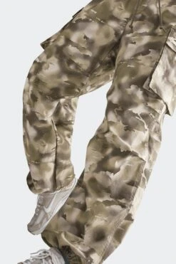 W NSW CAMO CARGO PANTS(Nike Womens Nsw Hm9015_lt Orewood Brn Sail) 10 W NSW CAMO CARGO PANTS(Nike Womens Nsw Hm9015_lt Orewood Brn Sail) -Sporty Fashion nike 0017 AURORA HM9015 104 PHSYM001 2000