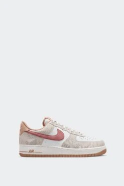 AIR FORCE 1 '07 LV8(Nike Mens Air Force 1 07 Lv8 Hf2898_summit White Canyon Rust Sail)