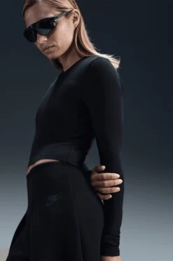 W NSW CHILL KNIT CROP TOP(Nike Womens Nsw Chill Knit Hf5322_black Black) -Sporty Fashion nike 0076 AURORA HF5322 010 PHSYM002 2000