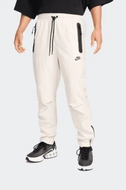 TECH WOVEN PANTS(Nike Mens Tech Hm8241_lt Orewood Brn Black)