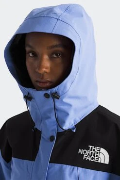 The North Face W MOUNTAIN WIND JACKET(Northface Womens Mountain Wind Jacket_virtual Blue Tnf Black) -Sporty Fashion northface 0003 Womens DRYVENT Mono Mountain Jacket.png 12